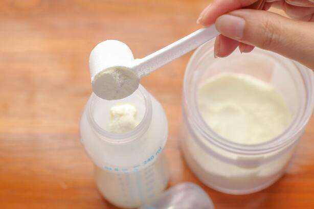 母乳和奶粉怎样搭配喂 母乳和奶粉怎样搭配喂奶