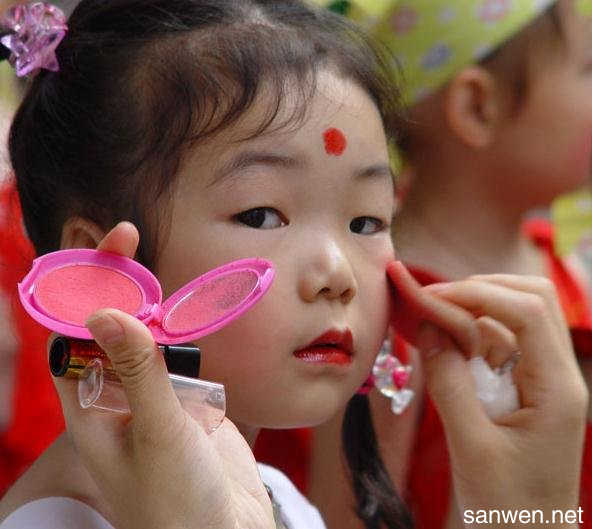 梦想始于幼儿时，小花妆彩人生