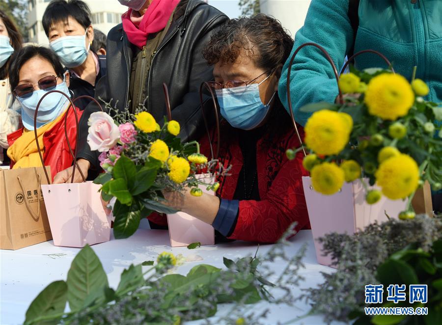 学化妆还是插花，探索艺术与生活之美