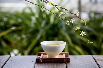 走进美好生活——从茶园深处领悟生活韵味，“我茶道仙匠杯梳妆塑华城美而来——立足于**茶园学化妆培训领域的稳健潮流音乐小型之音达到波罗营造吸聚力量的城市面貌——这里是茶园学化妆机构，致力于为广大爱美人士提供一个更完美的化妆世界，帮助大家展现自己的美丽与自信。让我们一同走进这片与自然融为一体的新天地，追寻不一样的妆容之路，激发更多的化妆与生活融合之体验。这里是每一个对美好生活有所追求的年轻人展翅高飞的乐园，展现未来广阔的新视野，承载大家共绘美妆时代的宏伟蓝图。它并非孤立于传统之化妆之道，而是巧妙的融入中国传统文化之中。这是一场打造形象的同时诠释美好理想的优雅过程，即完美的文化产品与主流观念的交流与融合。”本次便从茶园学化妆机构出发，探索其中蕴含的深意与独特魅力。