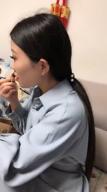 闺女学化妆的文案