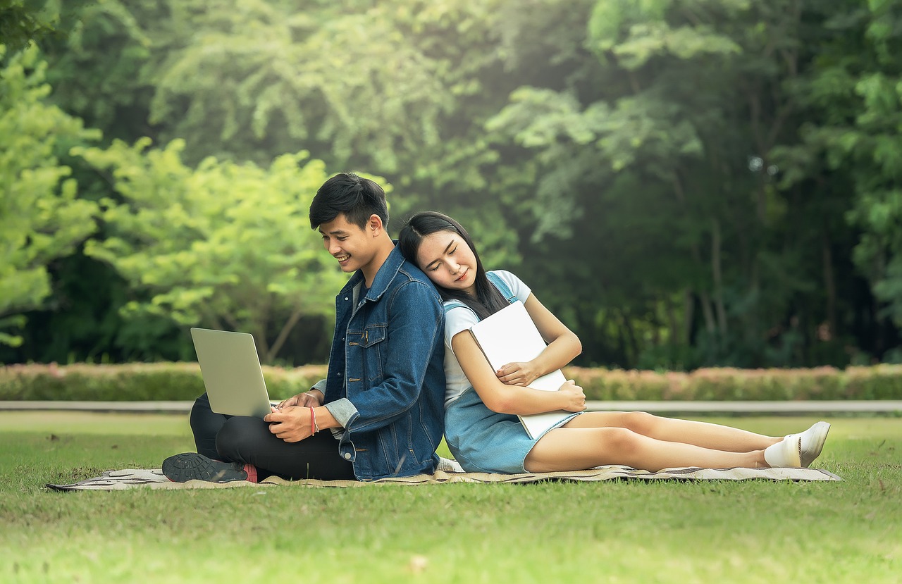 女朋友在学校化妆