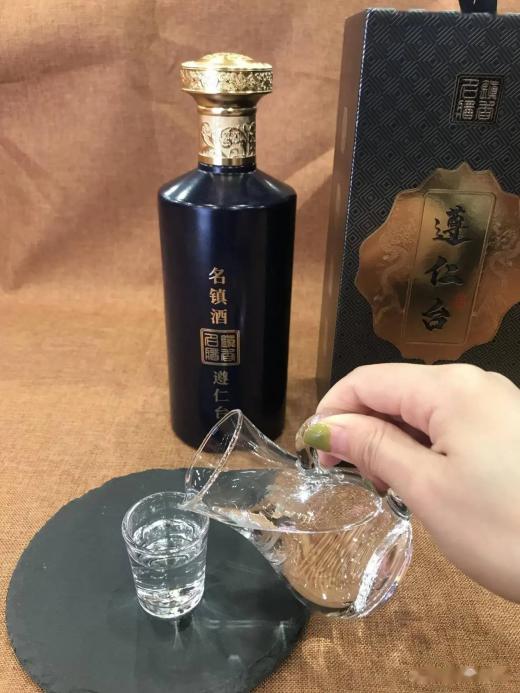 喝18斤白酒的那人是谁 有人能喝18斤白酒的吗?