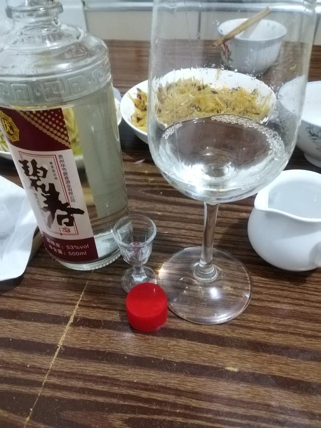 每天喝少量白酒 每天喝少量白酒对身体好吗