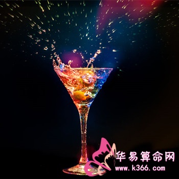 梦见倒白酒 梦见倒白酒没有喝