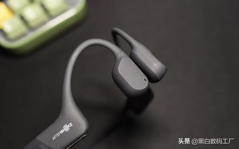 蓝牙耳机只有一边有声音怎么办 oppo蓝牙耳机只有一边有声音怎么办