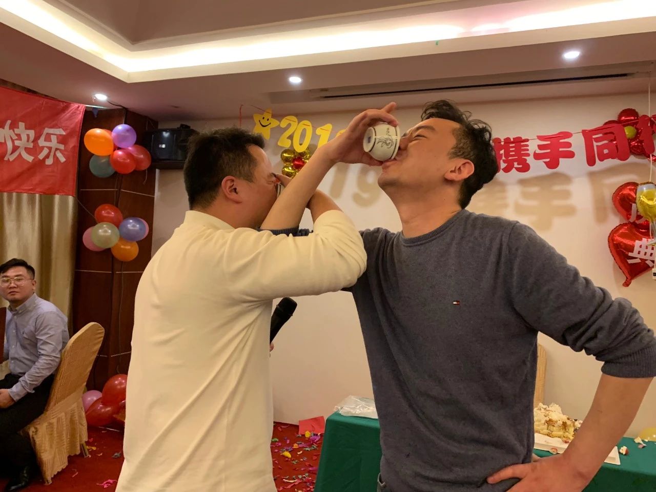 吹一瓶白酒 吹一瓶白酒得多大勇气