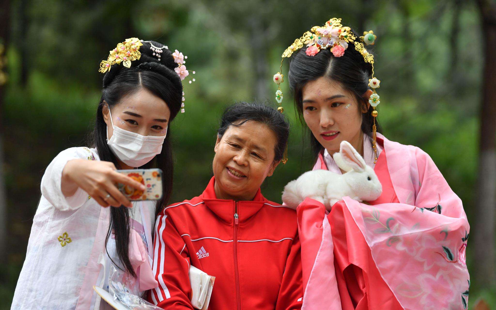 女肖只有兔嫦娥是什么生肖 女肖只有兔嫦娥是什么生肖呢