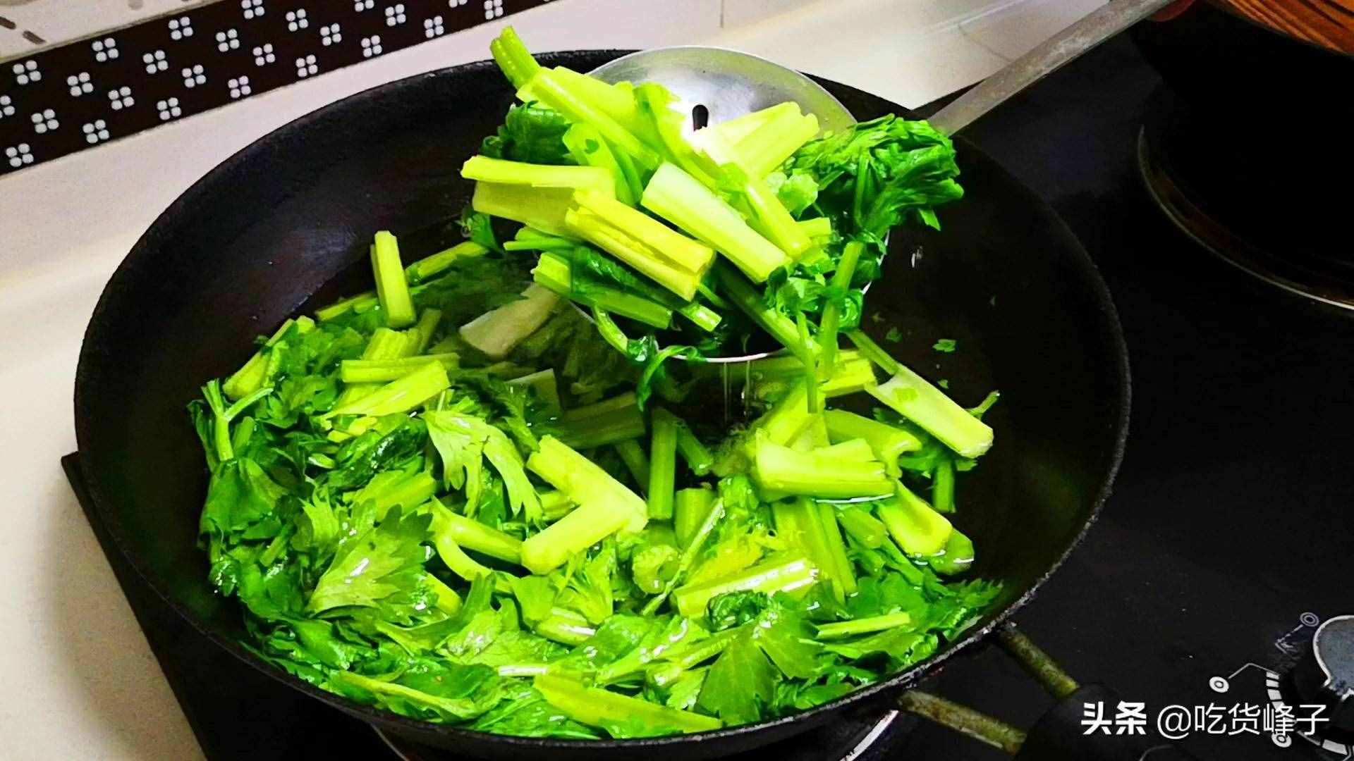 芹菜饺子馅怎么调才好吃大厨做 芹菜饺子馅怎么调才好吃大厨做法