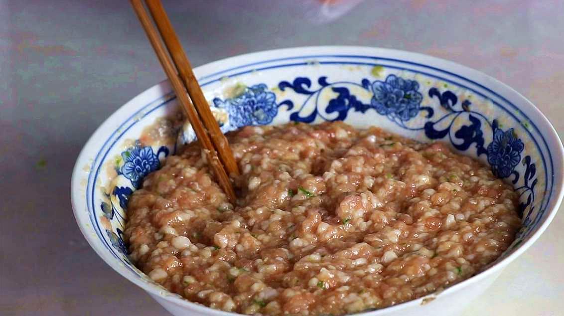 饺子馅怎么调才好吃有嚼劲 饺子馅怎么调才好吃有嚼劲呢