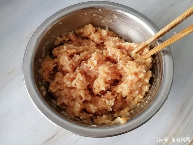 冬天包饺子馅怎么调才好吃 冬天包饺子馅怎么调才好吃窍门