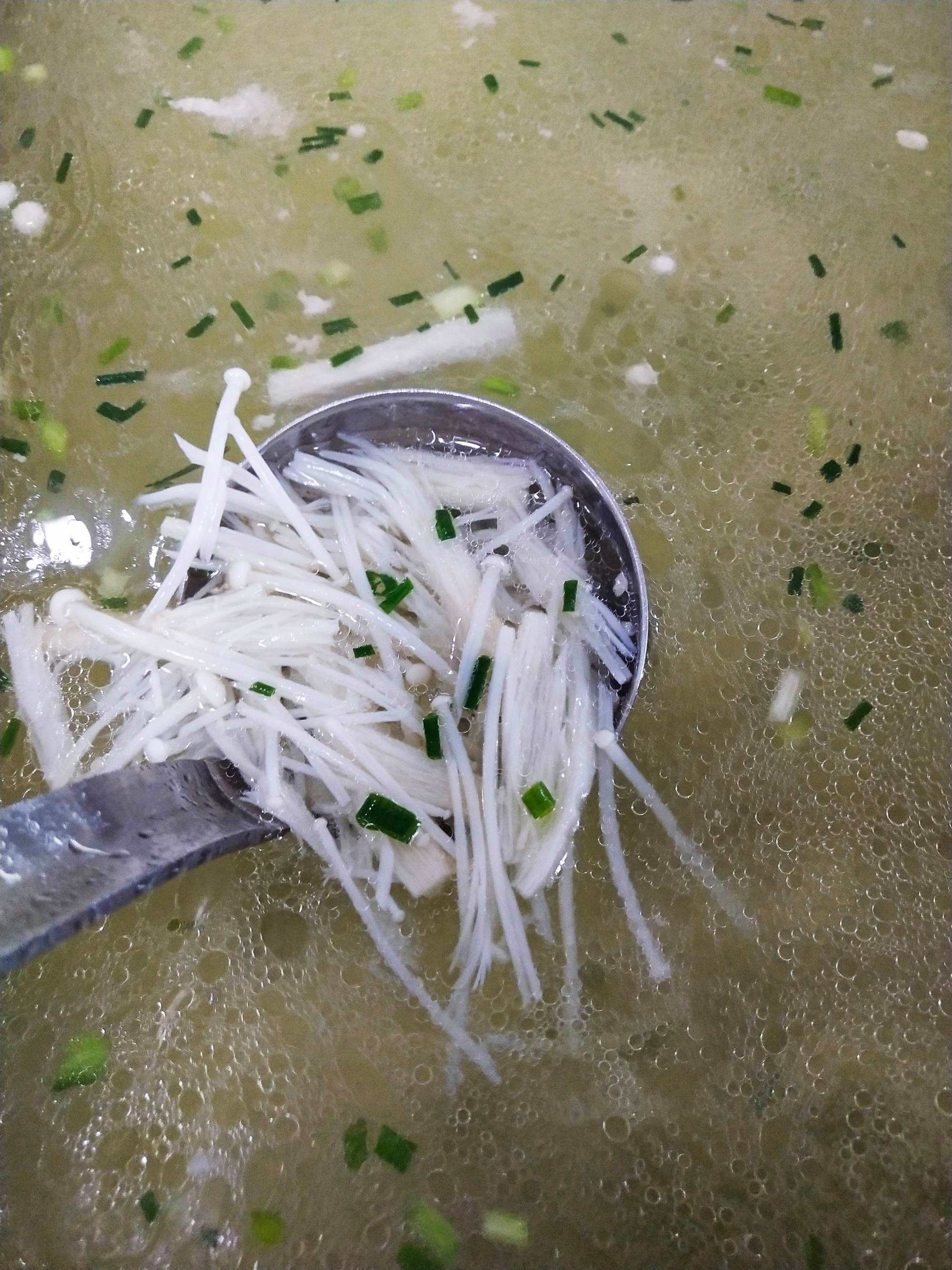 金针菇肉丝汤怎么做好吃又简单 金针菇肉丝汤怎么做好吃又简单的做法