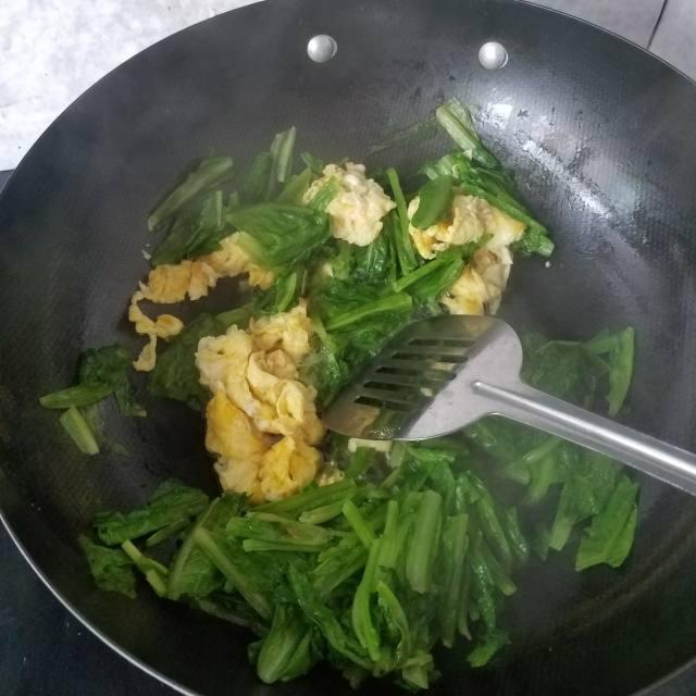 油麦菜鸡蛋炒肉怎么做好吃 油麦菜鸡蛋炒肉怎么做好吃窍门