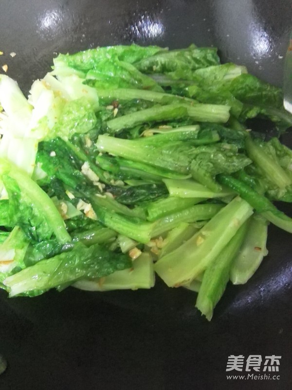 茄子炒油麦菜怎么做好吃 茄子炒油麦菜怎么做好吃视频