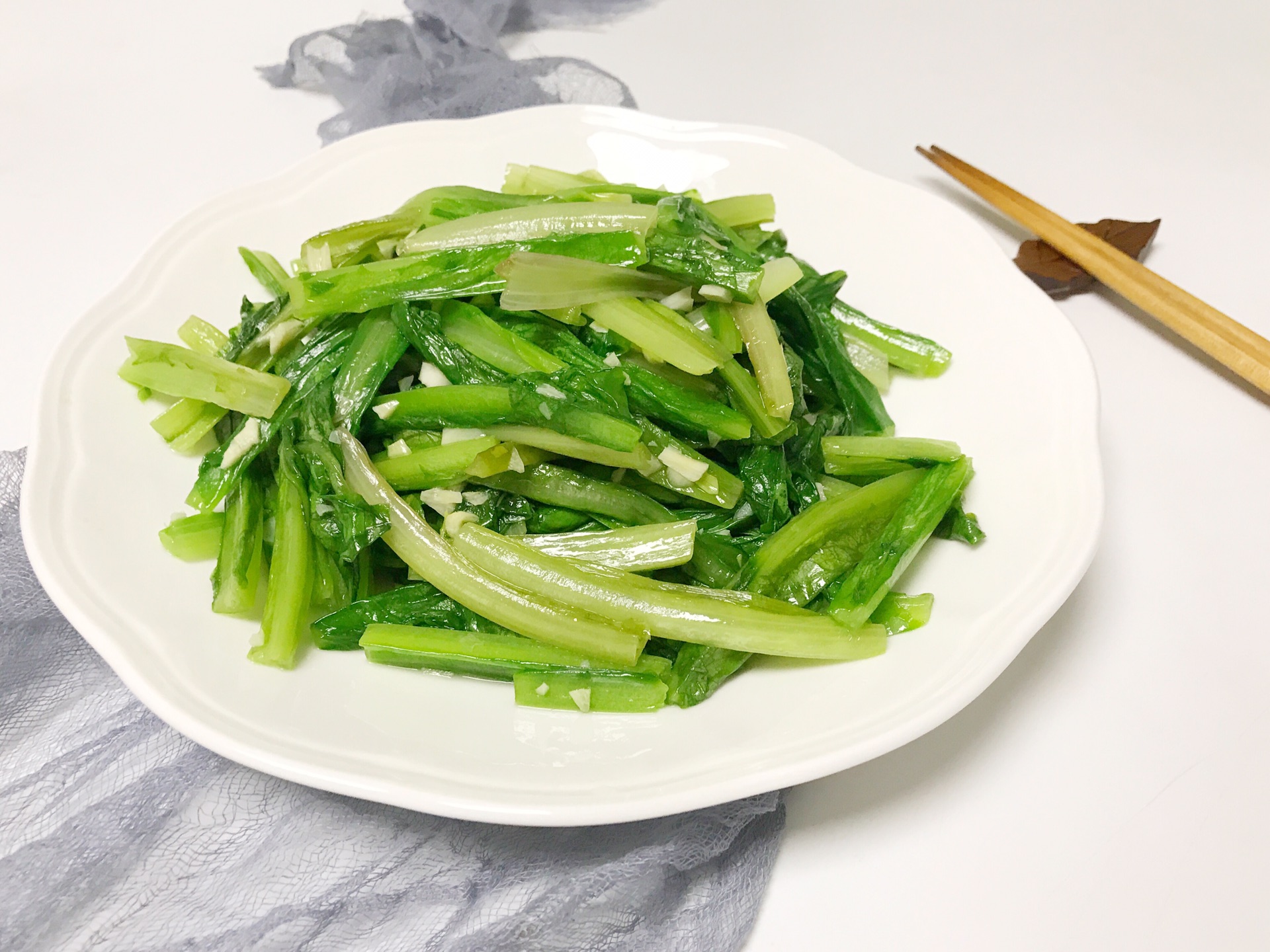 油麦菜炒豆干怎么做好吃又简单 油麦菜炒豆干怎么做好吃又简单窍门